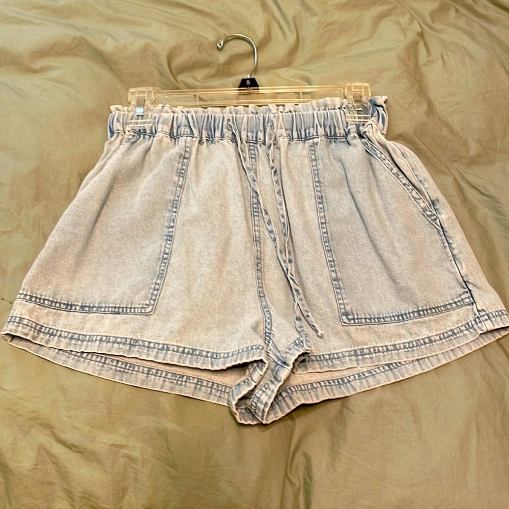 American Eagle paper bag shorts